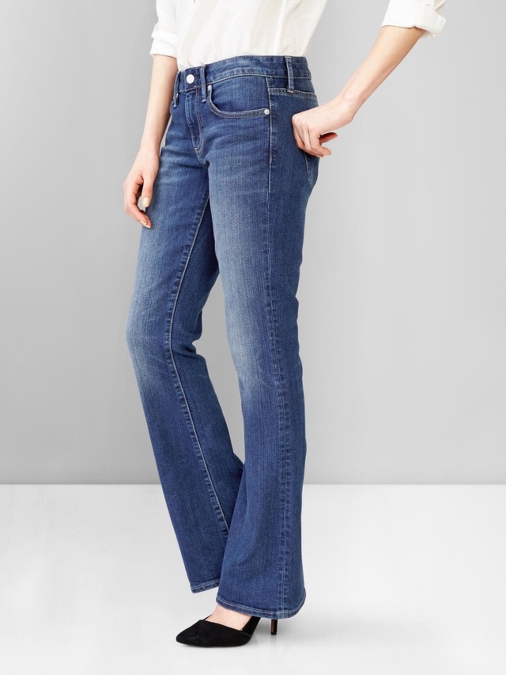 GAP Women's Jeans in Medium Blue Wash